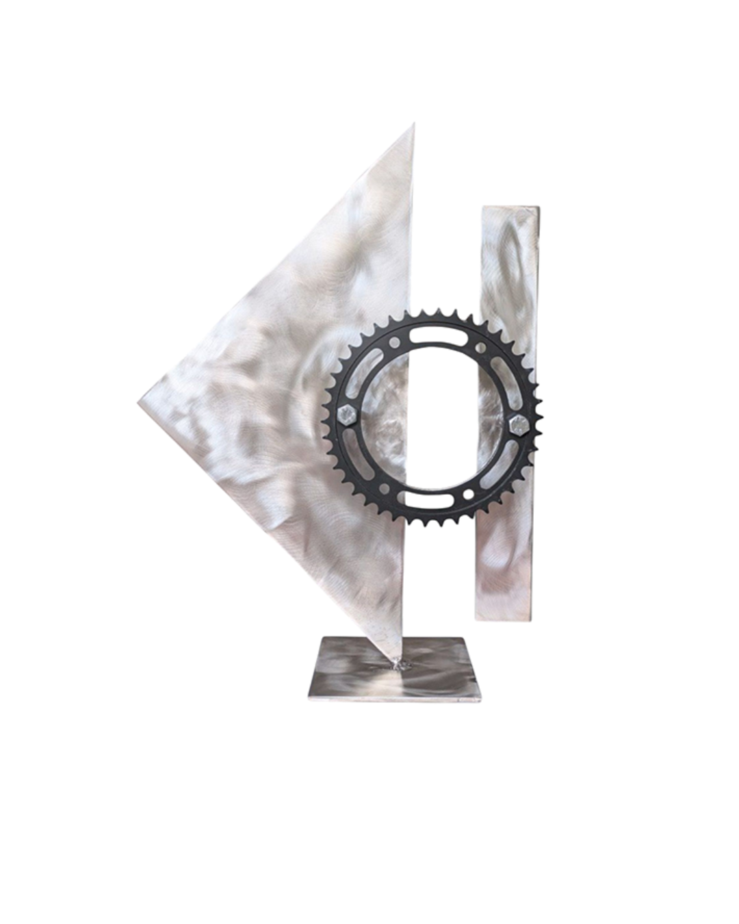 Ferrum 16 — Luis González Palacios. Acero reciclado, 60×45×15 cm, 2025.