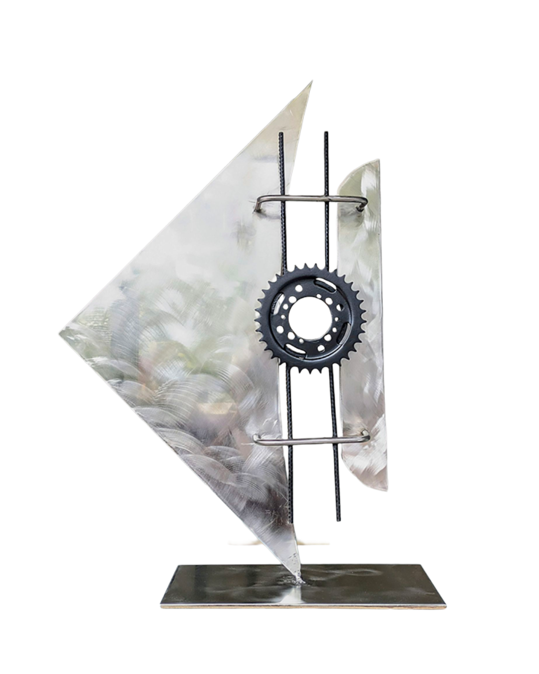 Ferrum 17 — Luis González Palacios. Acero reciclado, 70×45×14 cm, 2025.