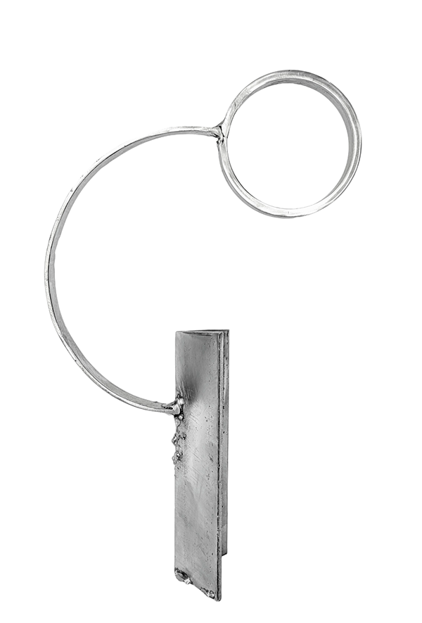 Ferrum 9 — Luis González Palacios. Acero reciclado, 41×14 cm, 2024.